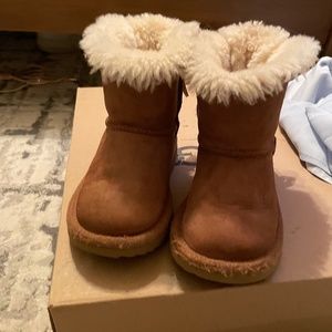 Toddler size 8 Uggs